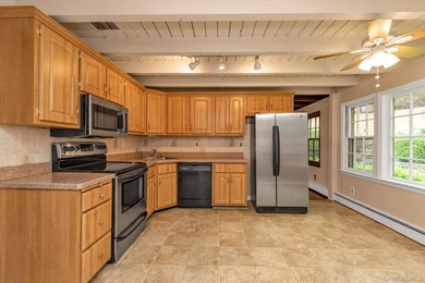 Welcome Home To 21 Beech Place. Colonial Residence On A Quiet - photo 7