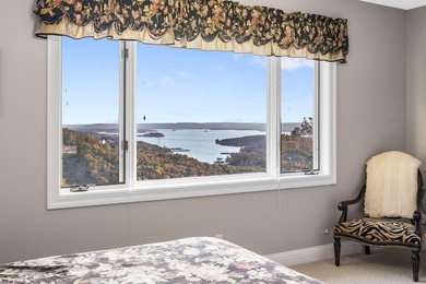 Welcome to an extraordinary lakefront estate in the prestigious - photo 49