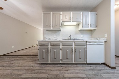 You will fall in love with this beautiful home in a quietly - photo 4