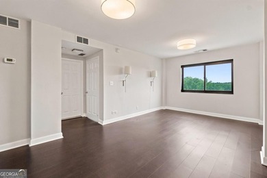 Priced to sell and move in ready right on time for the new - photo 7