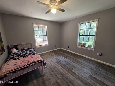 Welcome to this charming retreat tucked away just minutes from - photo 21