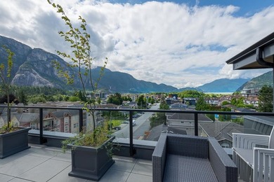 DISCOVER DOWNTOWN SQUAMISH LIVING!! This centrally located, West - photo 23