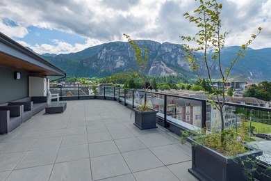 DISCOVER DOWNTOWN SQUAMISH LIVING!! This centrally located, West - photo 24