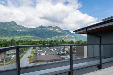 DISCOVER DOWNTOWN SQUAMISH LIVING!! This centrally located, West - photo 25