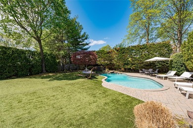 Move right into this spectacular 4 BR, 2.5 BA colonial in the - photo 28