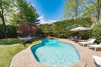 Move right into this spectacular 4 BR, 2.5 BA colonial in the - photo 29