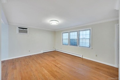Welcome to this beautifully renovated 6-bedroom, 2-bath Colonial - photo 4