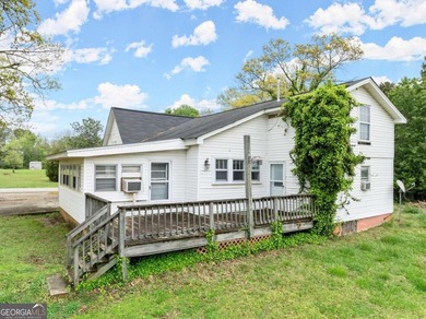 Lake Lanier Home For Sale in Oakwood Georgia