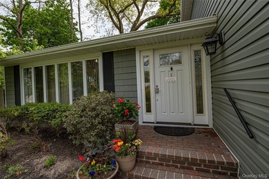 Impeccably maintained 2,000 sq. ft. move-in ready Splanch set on - photo 3