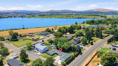 MLS# 294620 Just steps from the Columbia River and walking - photo 1