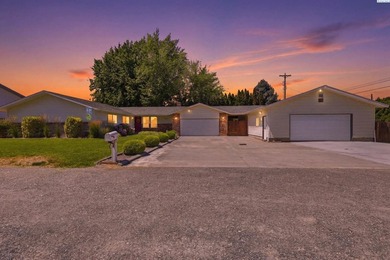 MLS# 294620 Just steps from the Columbia River and walking - photo 2