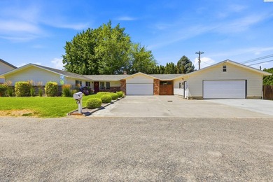 MLS# 294620 Just steps from the Columbia River and walking - photo 3