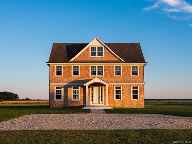 Behind a lush privet hedge, this expansive 102+ acre waterside - photo 8