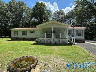 Lake Home For Sale in Guntersville, Alabama