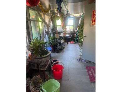 Large Six Dwelling House in Prime location of Flushing Center - photo 10