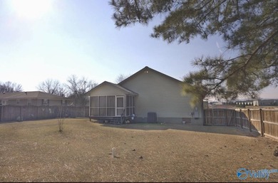 Price Improvement!!! Beautiful, turn-key 3BR/2BA home in Centre - photo 21