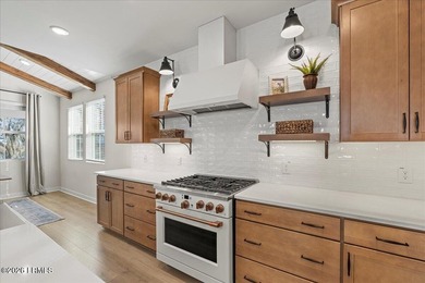 Luxury marsh front living, newer construction, deep water - photo 9