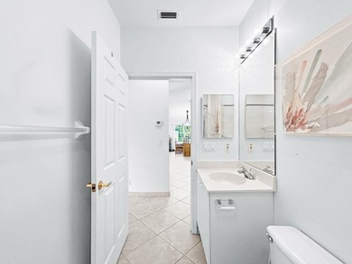 Second-floor condo with 3 bedrooms, 2 bathrooms, vaulted - photo 13