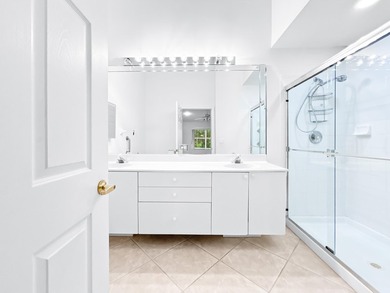 Second-floor condo with 3 bedrooms, 2 bathrooms, vaulted - photo 16