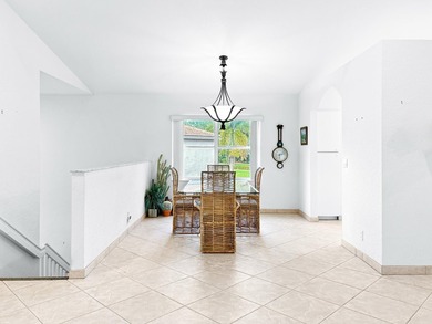 Second-floor condo with 3 bedrooms, 2 bathrooms, vaulted - photo 18