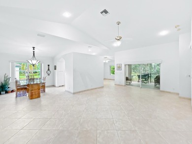 Second-floor condo with 3 bedrooms, 2 bathrooms, vaulted - photo 19