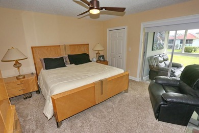 Beautiful 2 Bedrooms and 2 Baths Completely renovated. Kitchen - photo 20
