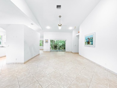 Second-floor condo with 3 bedrooms, 2 bathrooms, vaulted - photo 20