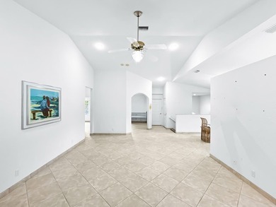 Second-floor condo with 3 bedrooms, 2 bathrooms, vaulted - photo 21