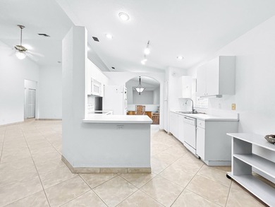 Second-floor condo with 3 bedrooms, 2 bathrooms, vaulted - photo 26