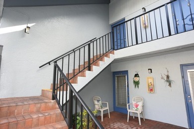 Beautiful 2 Bedrooms and 2 Baths Completely renovated. Kitchen - photo 27