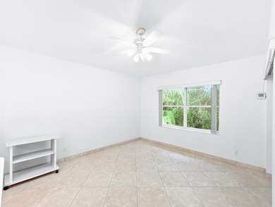 Second-floor condo with 3 bedrooms, 2 bathrooms, vaulted - photo 27
