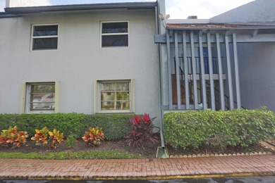 Beautiful 2 Bedrooms and 2 Baths Completely renovated. Kitchen - photo 31