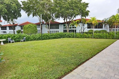 Beautiful 2 Bedrooms and 2 Baths Completely renovated. Kitchen - photo 34