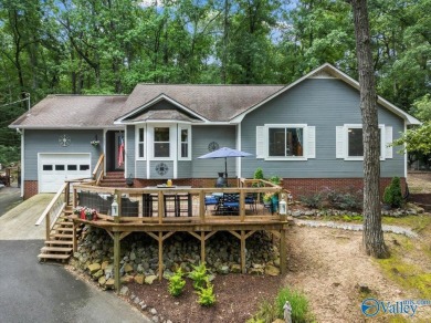 Lake Home For Sale in Guntersville, Alabama