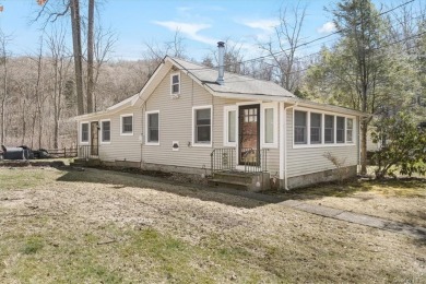 Lake Home For Sale in Putnam Valley, New York