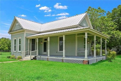 Adorable home that has been remolded from top to bottom yet - photo 1