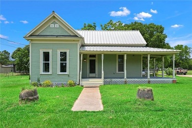 Adorable home that has been remolded from top to bottom yet - photo 2