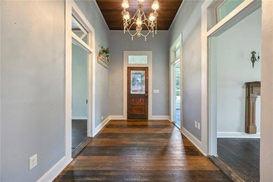 Adorable home that has been remolded from top to bottom yet - photo 6