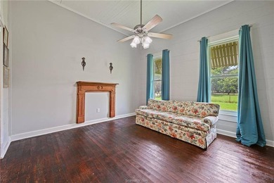 Adorable home that has been remolded from top to bottom yet - photo 7