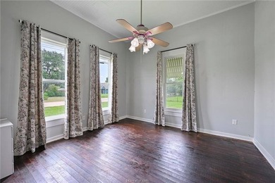 Adorable home that has been remolded from top to bottom yet - photo 10