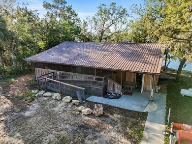 Welcome to your waterfront paradise! This stunning property - photo 2