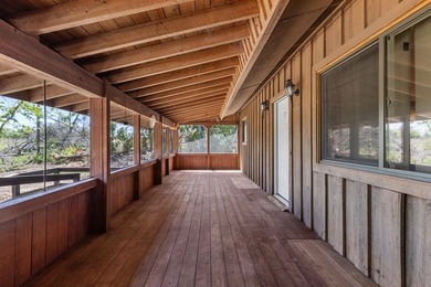Welcome to your waterfront paradise! This stunning property - photo 5