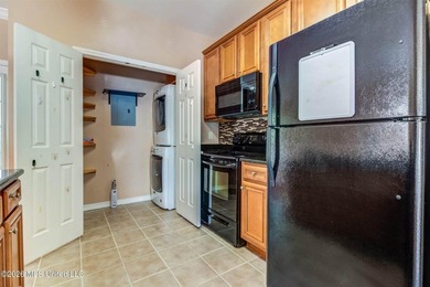 Charming 2-Story Townhouse WITH A NEW ROOF! This lovely - photo 13