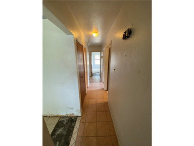 Welcome home to TROPIC PARK subdivision. This three-bedroom two - photo 14