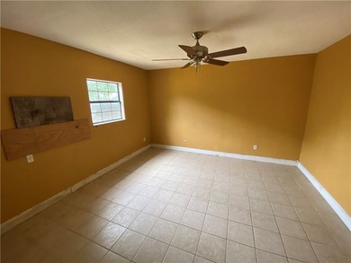 Welcome home to TROPIC PARK subdivision. This three-bedroom two - photo 16