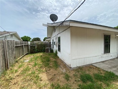 Welcome home to TROPIC PARK subdivision. This three-bedroom two - photo 17