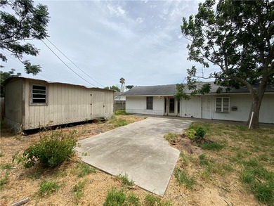 Welcome home to TROPIC PARK subdivision. This three-bedroom two - photo 18
