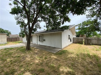 Welcome home to TROPIC PARK subdivision. This three-bedroom two - photo 19