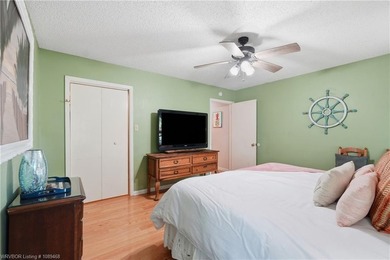 Tucked away along the shoreline of Lake Hamilton in a peaceful - photo 21