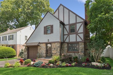 Welcome to this beautifully renovated 3-bedroom, 3-bath Colonial - photo 22